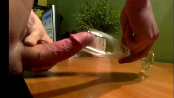 自慰打飛機射精集合。插入馬眼玩起來好好的享受射精